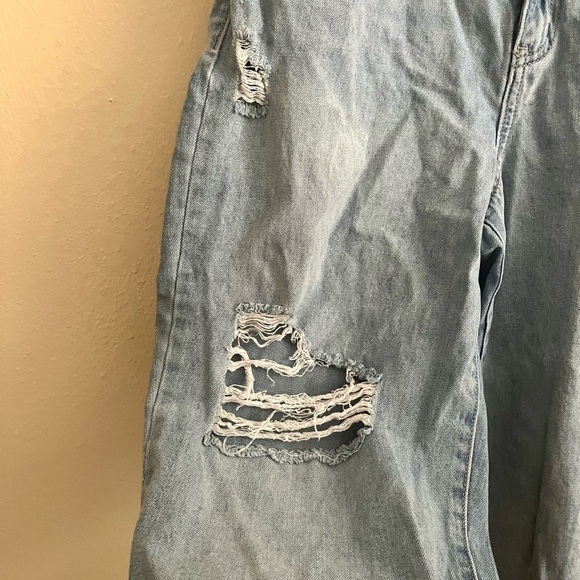 Rewash Distressed Cropped Jeans - Picture 4 of 6